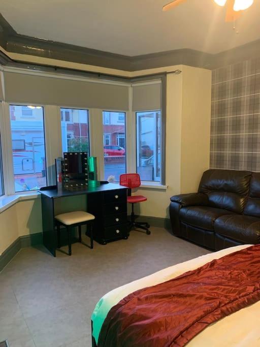 Family Holiday Home ブラックプール エクステリア 写真